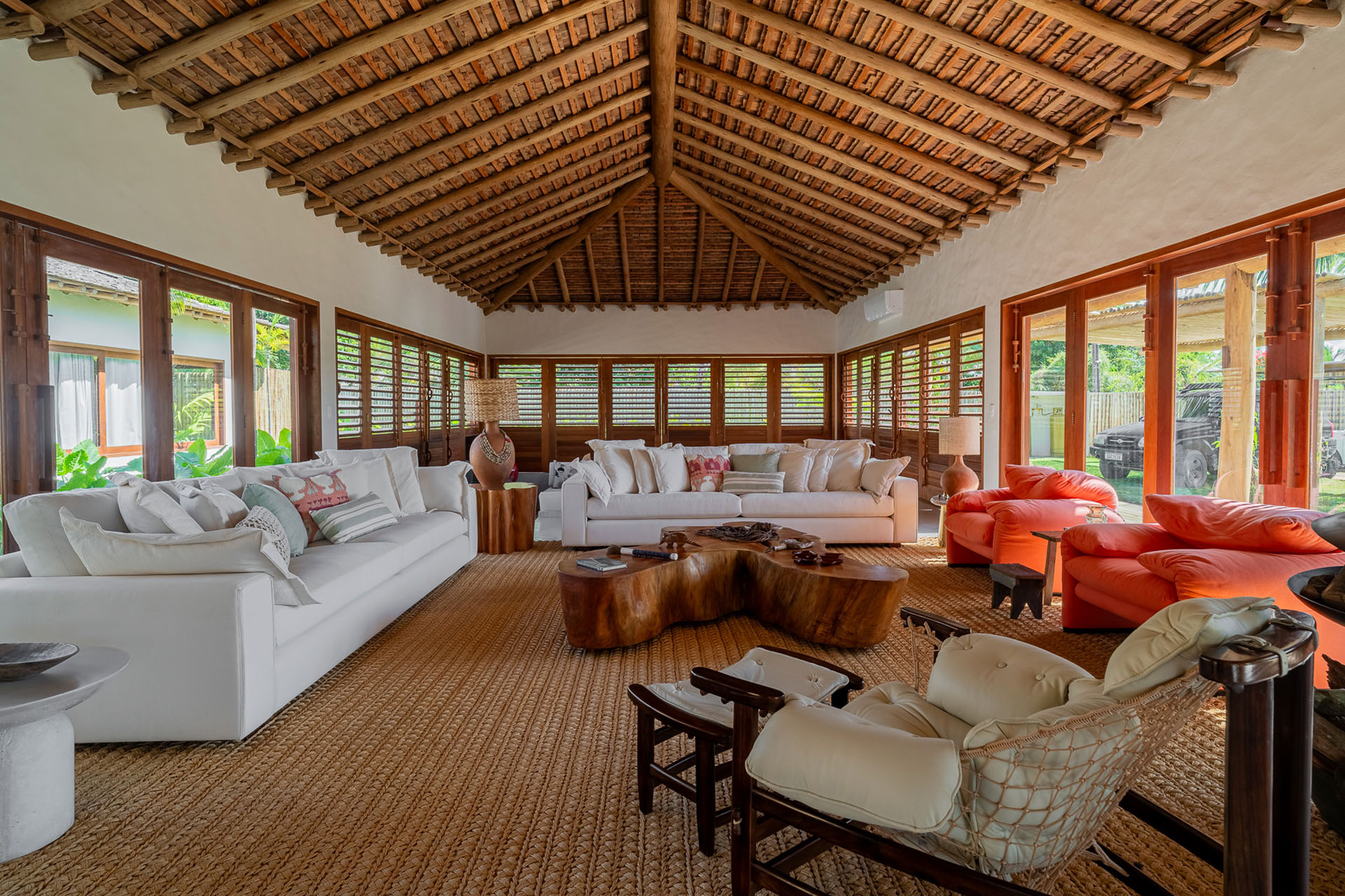 CONSTRUIMOS SONHOS DE</BR>ALTO PADRÃO EM TRANCOSO