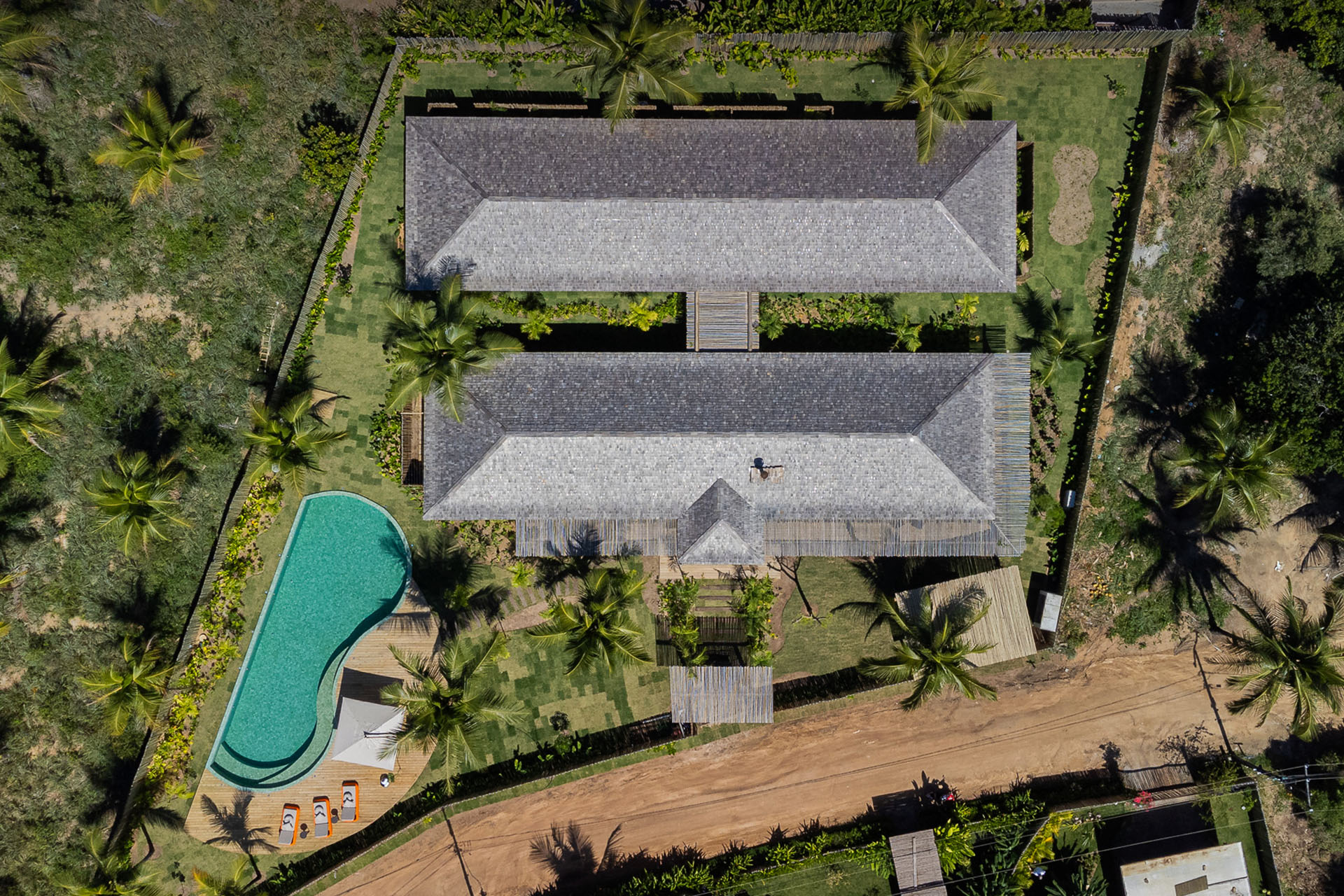 CONSTRUIMOS SONHOS DE</BR>ALTO PADRÃO EM TRANCOSO