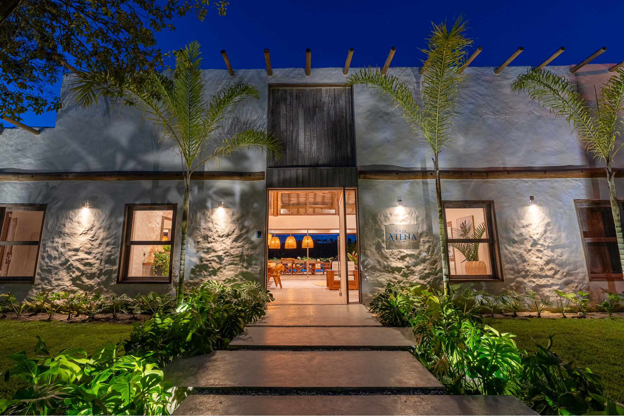 CONSTRUIMOS SONHOS DE</BR>ALTO PADRÃO EM TRANCOSO